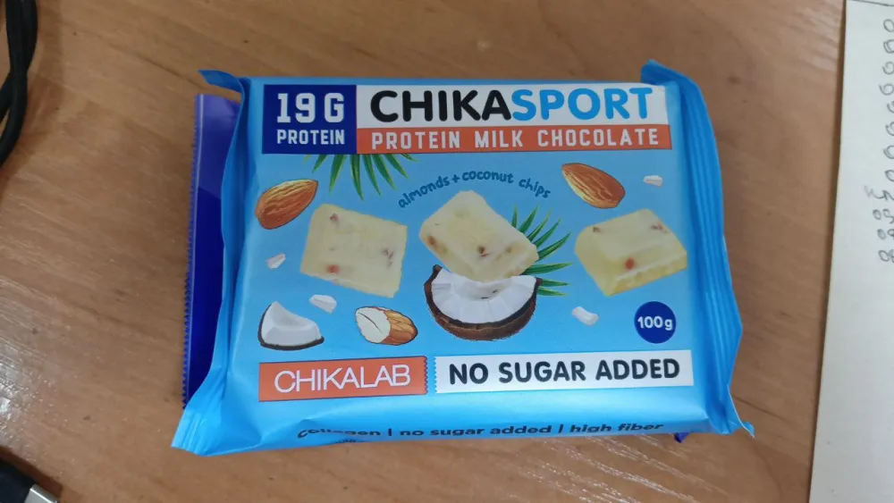 Шоколад Белый с миндалем и кокосовыми чипсами Chika Sport